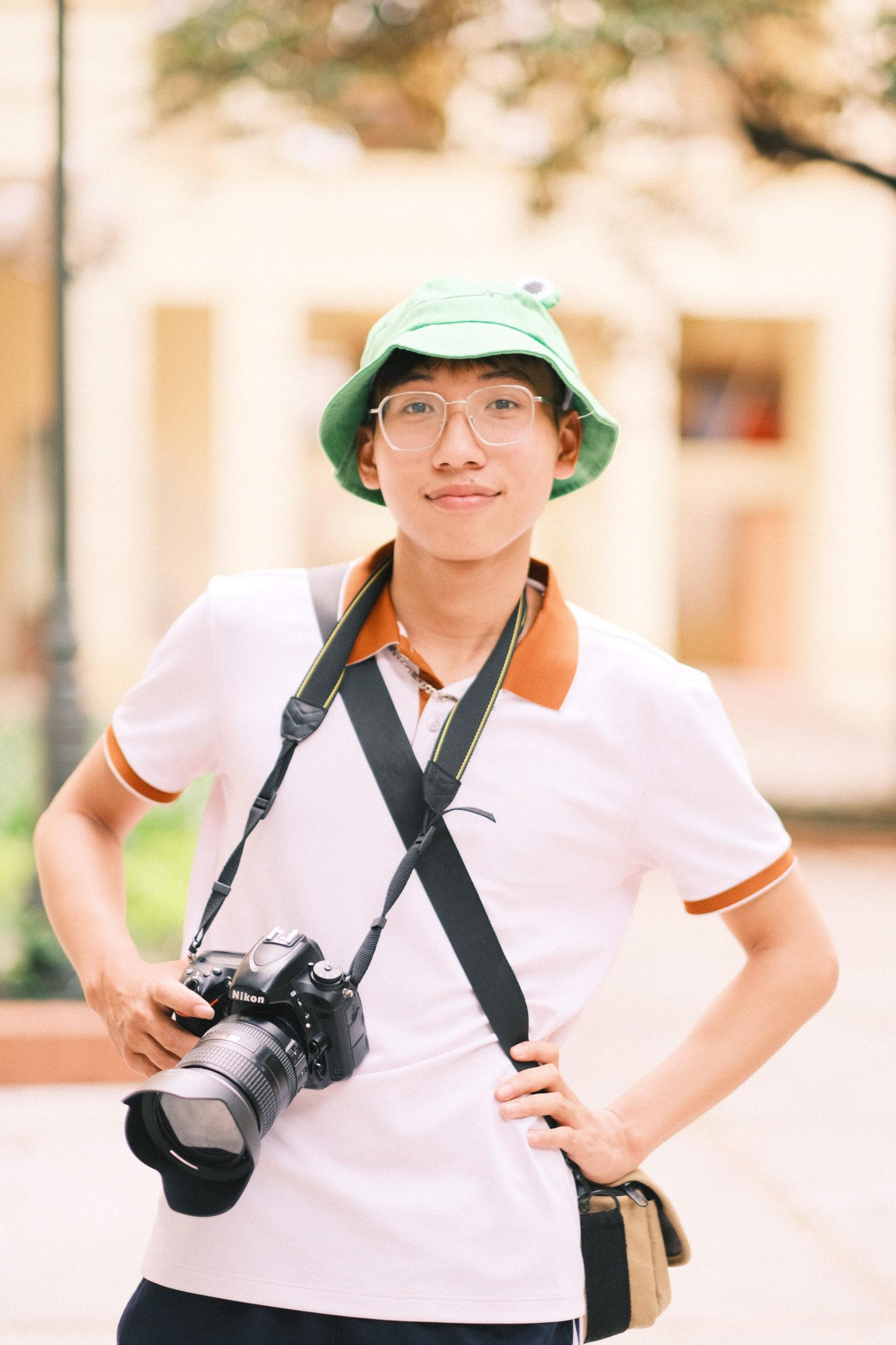 Tiếp xúc với nhiếp ảnh từ những năm học phổ thông, lên Đại học Vượng bén duyên với việc chụp ảnh chân dung, ảnh sự kiện.