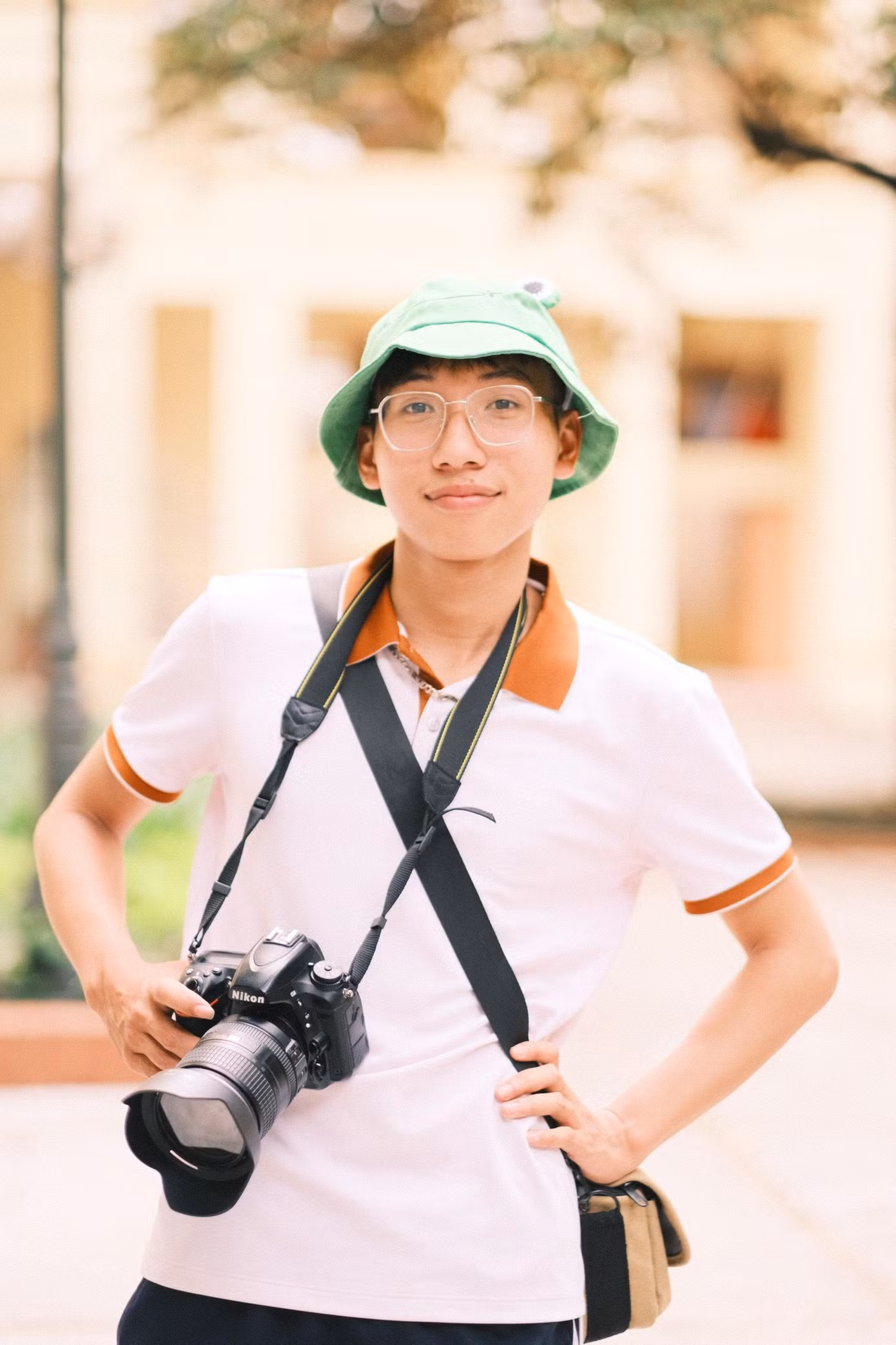 Tiếp xúc với nhiếp ảnh từ những năm học phổ thông, lên Đại học Vượng bén duyên với việc chụp ảnh chân dung, ảnh sự kiện.