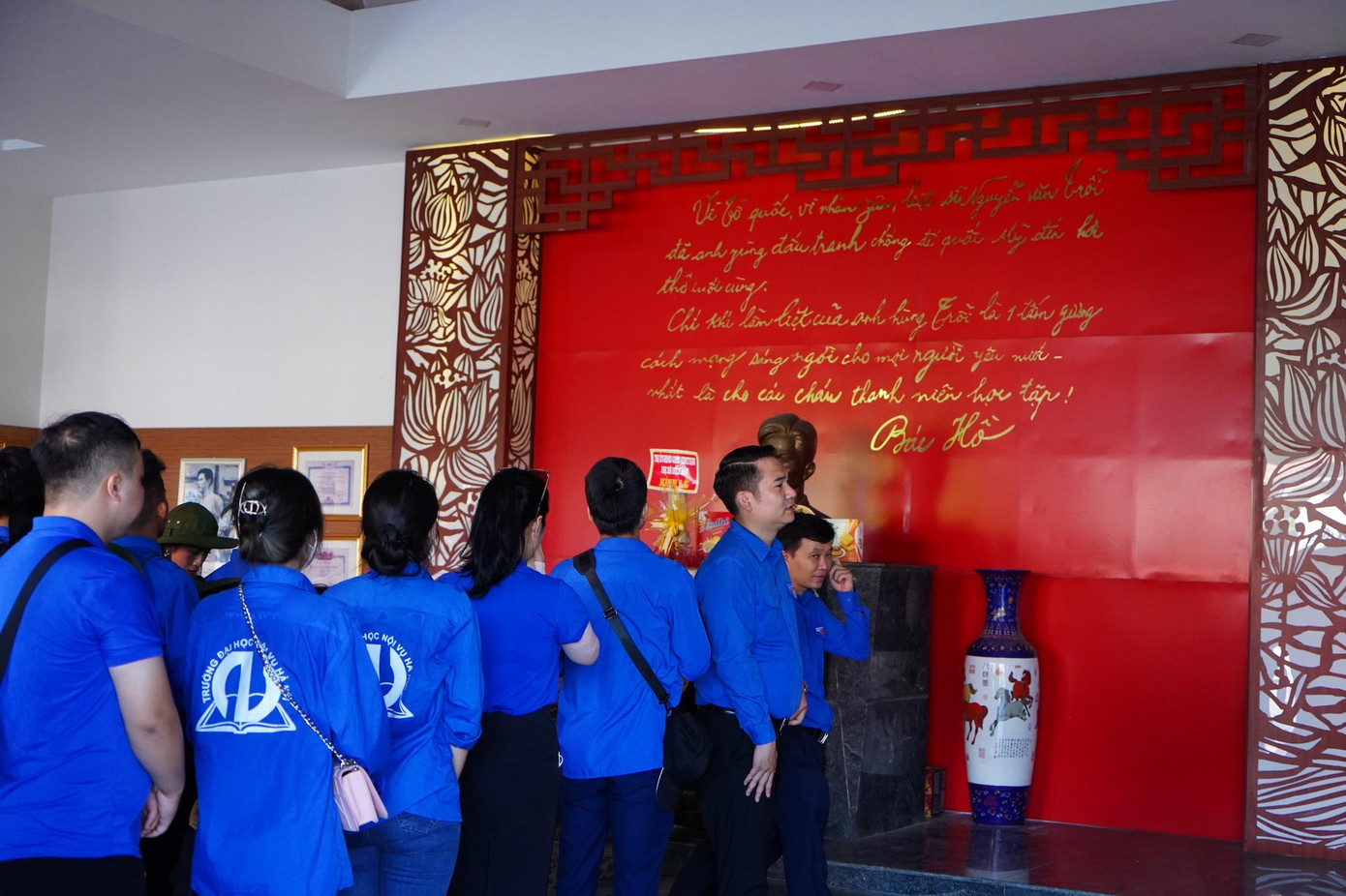 Đoàn thăm, dâng hương tại Nhà lưu niệm Anh hùng liệt sĩ Nguyễn Văn Trỗi. Đoàn thăm, dâng hương tại Nhà lưu niệm Anh hùng liệt sĩ Nguyễn Văn Trỗi.