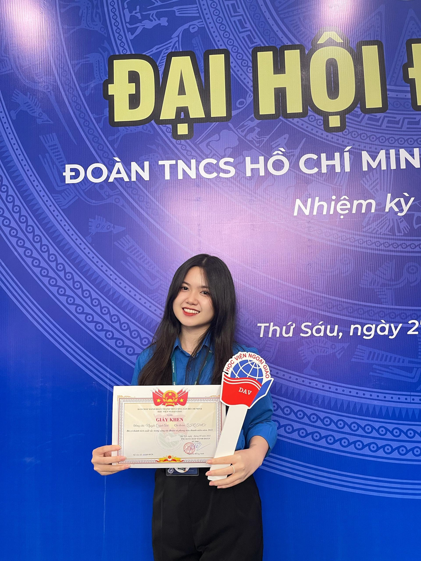 Quỳnh Anh xuất sắc đạt danh hiệu Bí thư chi đoàn tiêu biểu toàn quốc. Quỳnh Anh xuất sắc đạt danh hiệu Bí thư chi đoàn tiêu biểu toàn quốc.