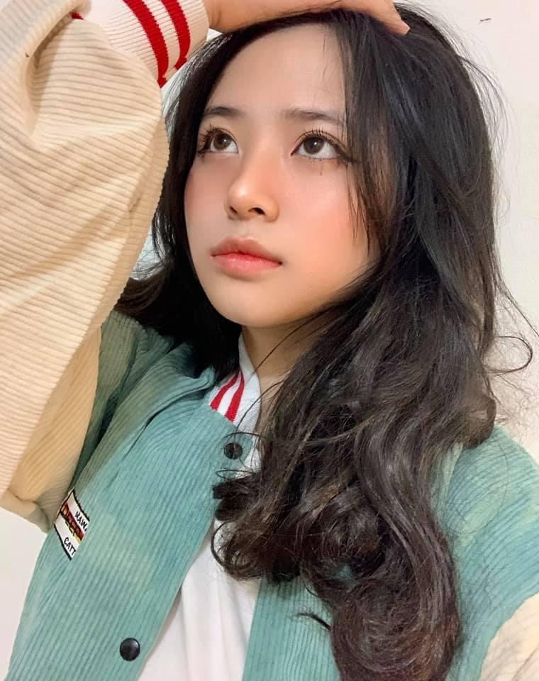 Triệu Hoàng Anh chia sẻ: “Lúc nhận được thông báo đi học chính thức của NEU, mình háo hức lắm. Mình nghĩ vậy là khoảnh khắc mình mong chờ bấy lâu nay cuối cùng cũng đã đến."