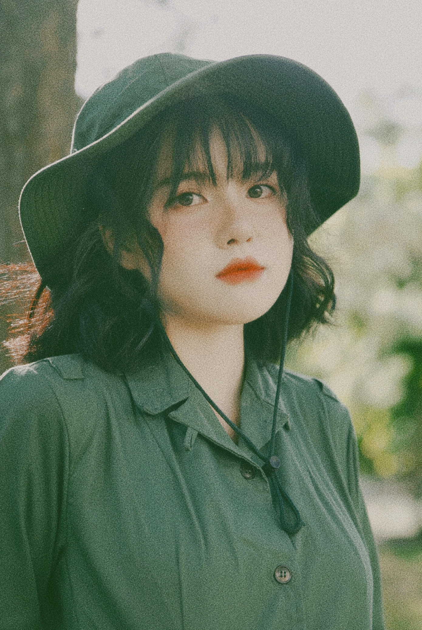 Ước mơ của Hồng Quyên rất đơn giản, đó là: “Được sống là mình, viết cho mọi người và sống không hối tiếc”.