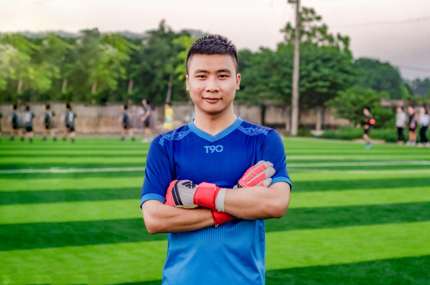 Thành Đức yêu thích bóng đá và từng giành huy chương Vàng bóng đá của huyện Quỳnh Nhai, Tỉnh Sơn La.