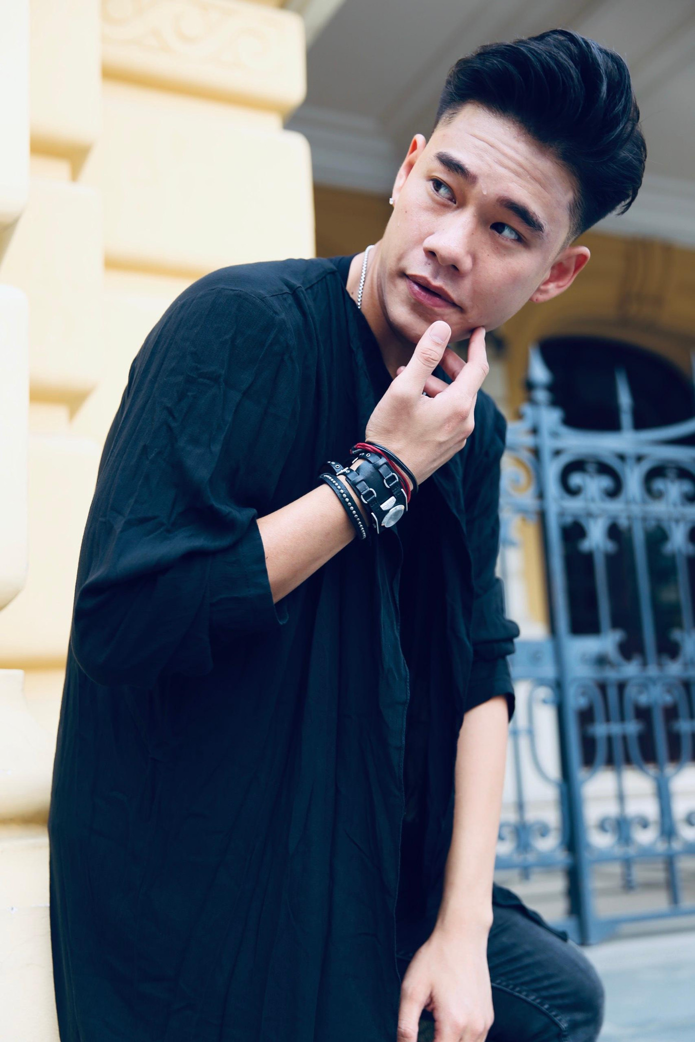 Từng góp mặt tham gia nhiều bộ phim như phim điện ảnh Phượng cháy, phim truyền hình Quỳnh búp bê,...Nhưng với vai diễn lần này, có thể nói đây là dấu mốc lớn trong sự nghiệp của Minh Hoàng.