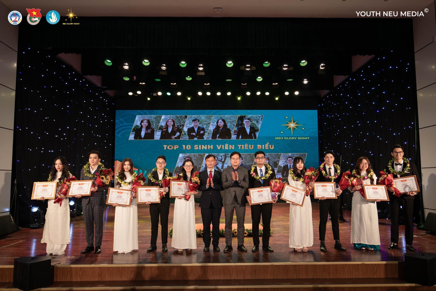 Top 10 gương mặt sáng giá đạt danh hiệu “Sinh Viên Tiêu Biểu” của NEU Glory Night 2022. Top 10 gương mặt sáng giá đạt danh hiệu “Sinh Viên Tiêu Biểu” của NEU Glory Night 2022.