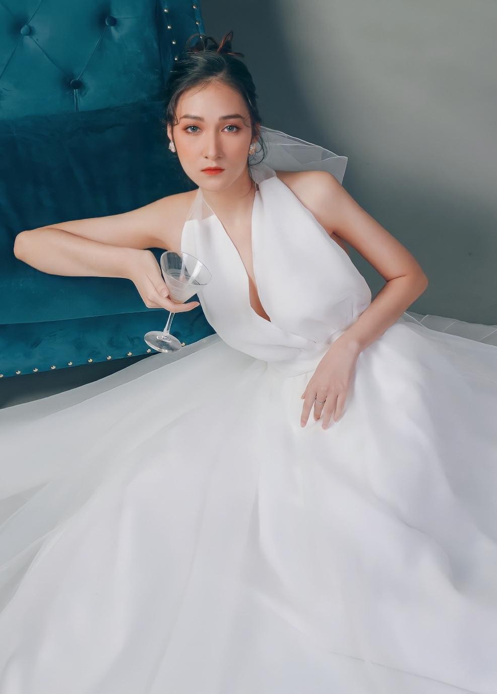 Hạ Linh chia sẻ: "Hành trình vạn dặm bắt đầu từ một bước chân, chỉ cần mình cố gắng, nỗ lực hết mình, chắc chắn cơ hội sẽ đến."