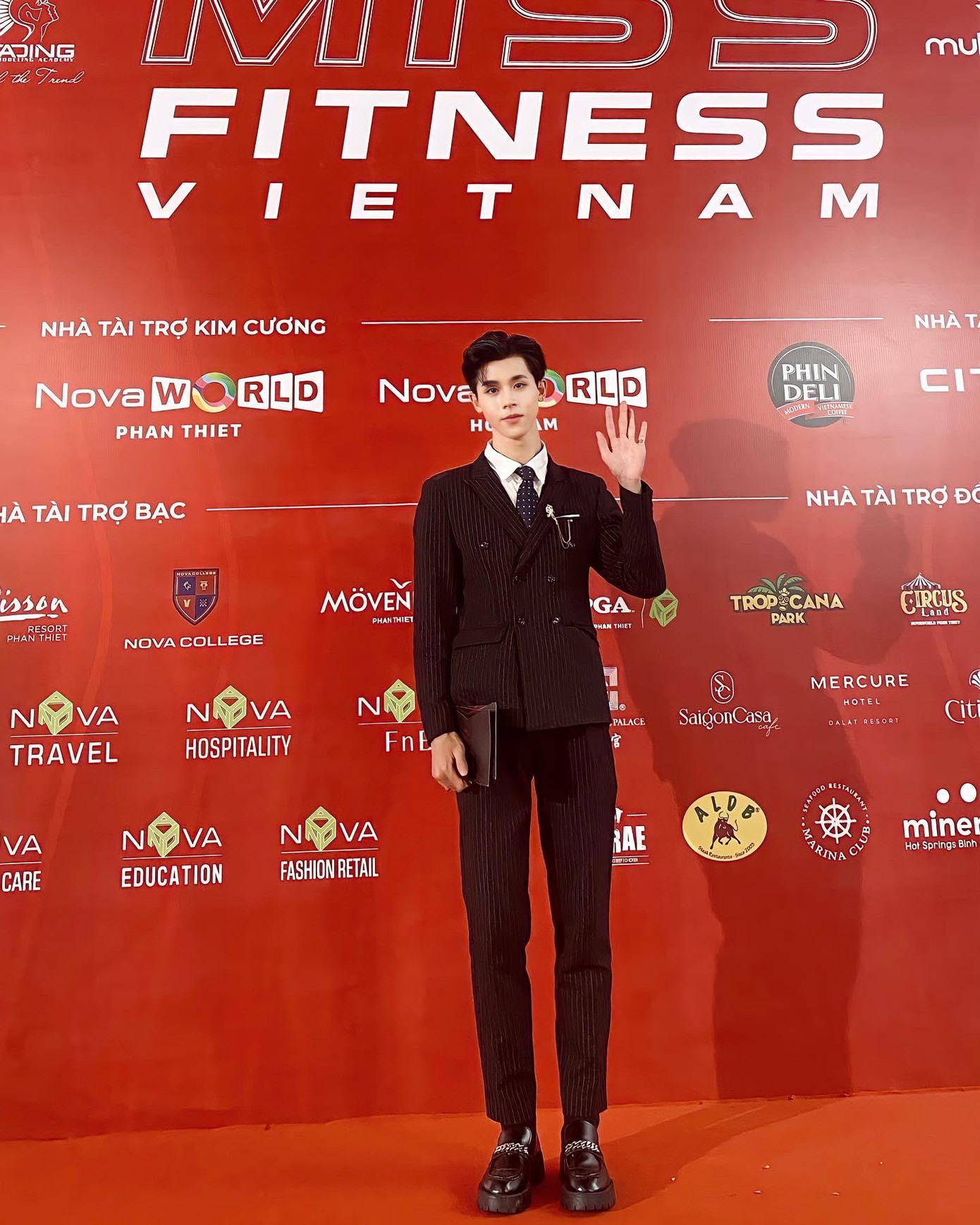 Bên cạnh công việc học và đi gia sư, Nguyễn Cảnh còn được biết đến là người mẫu tự do. Bên cạnh công việc học và đi gia sư, Nguyễn Cảnh còn được biết đến là người mẫu tự do.