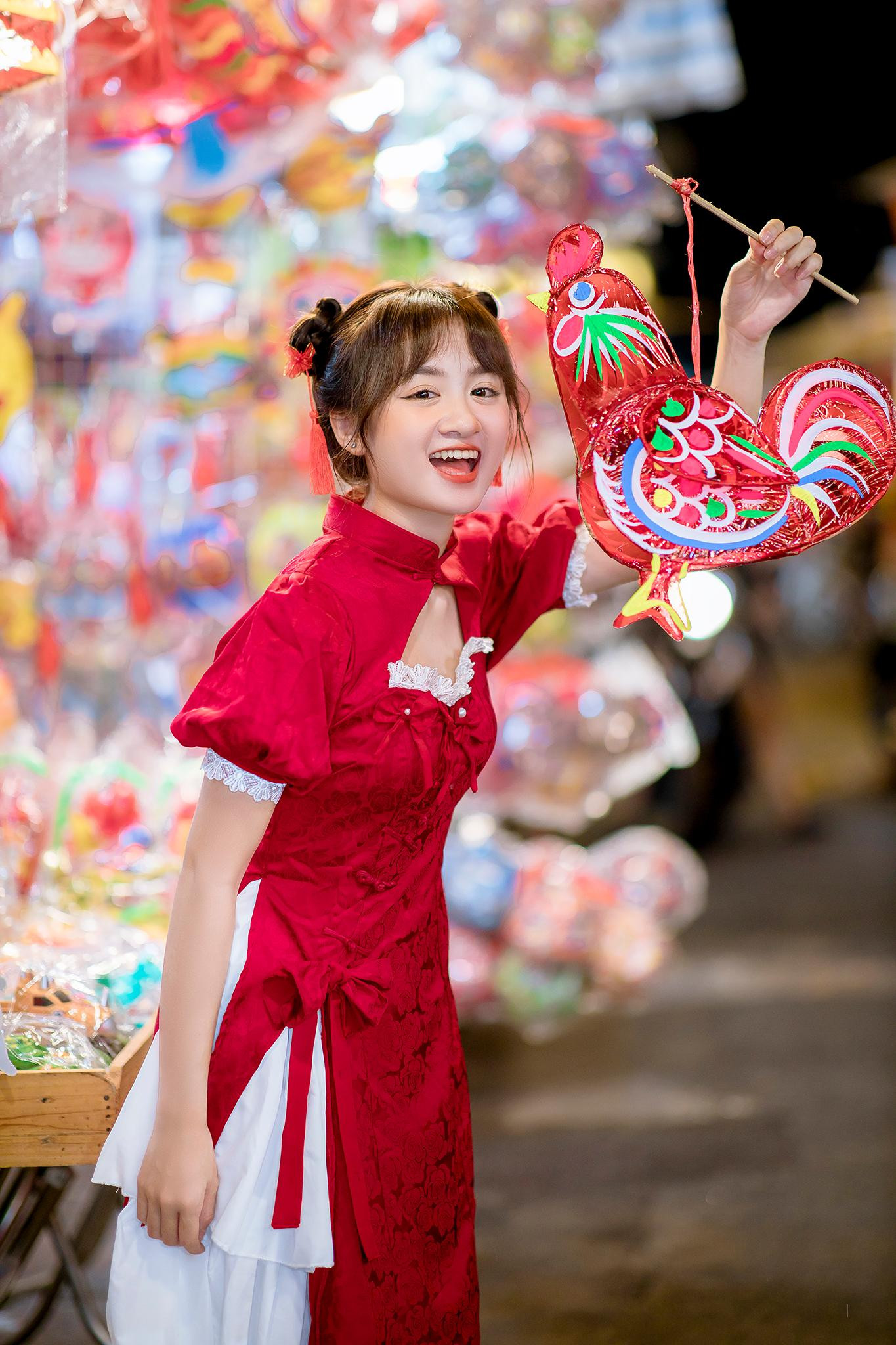 Thực hiện bộ ảnh Trung Thu, cô nàng 20 tuổi như được trở về tuổi thơ.