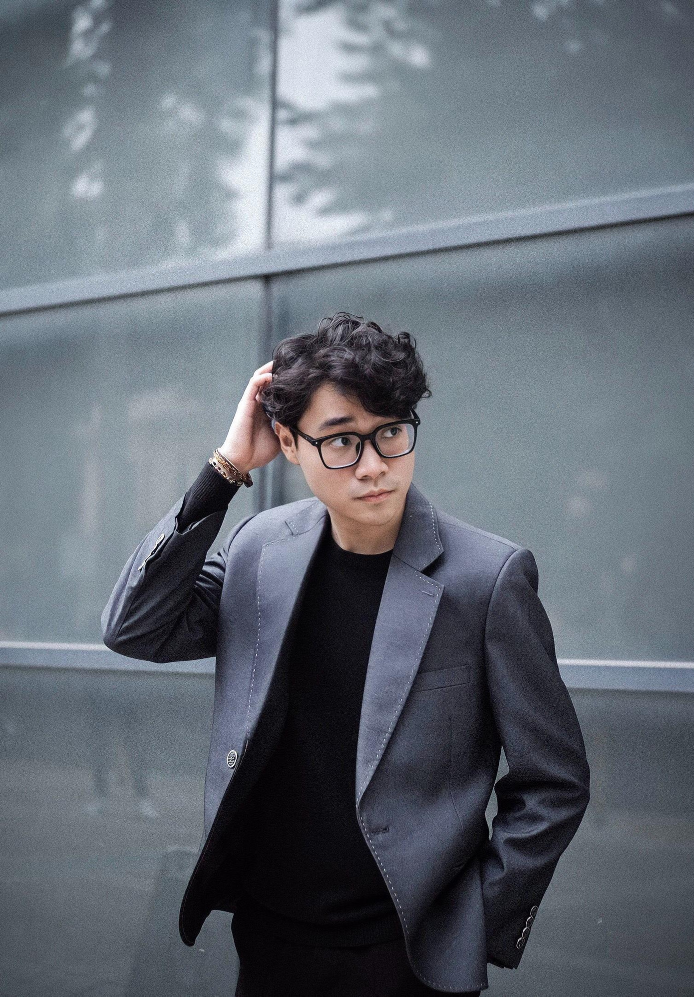 Tùng Lâm rất bất ngờ về sự thay đổi diện mạo mới của trường.