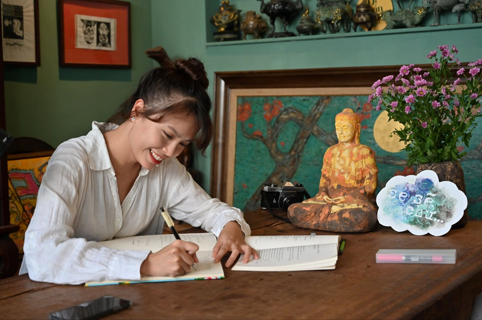 Diễn viên Phương My mong muốn kịch sân khấu cũng như di sản Lưu Quang Vũ - Xuân Quỳnh có thể đến gần hơn với các bạn trẻ (Ảnh:OKHN)