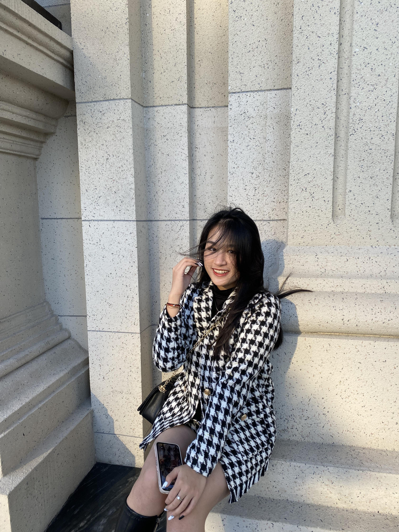 Nữ MC luôn tạo năng lượng tích cực, lạc quan, làm chủ kế hoạch và biến thách thức tuổi trẻ thành cơ hội để hiện thức hóa ước mơ.