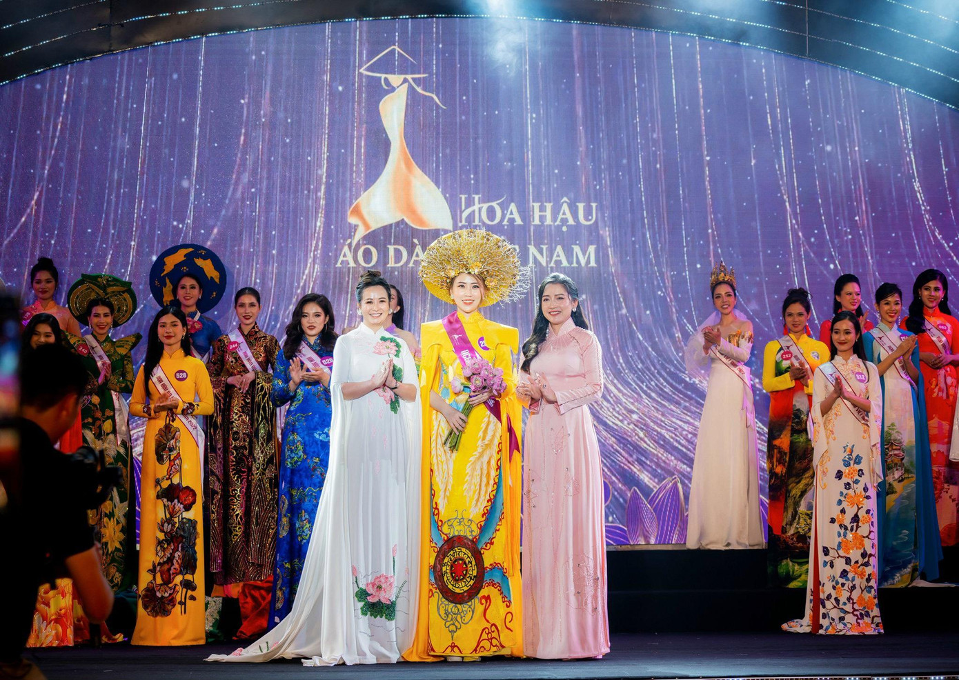 Nhật Anh trong đêm Chung kết Hoa hậu Áo dài Việt Nam 2022. Nhật Anh trong đêm Chung kết Hoa hậu Áo dài Việt Nam 2022.