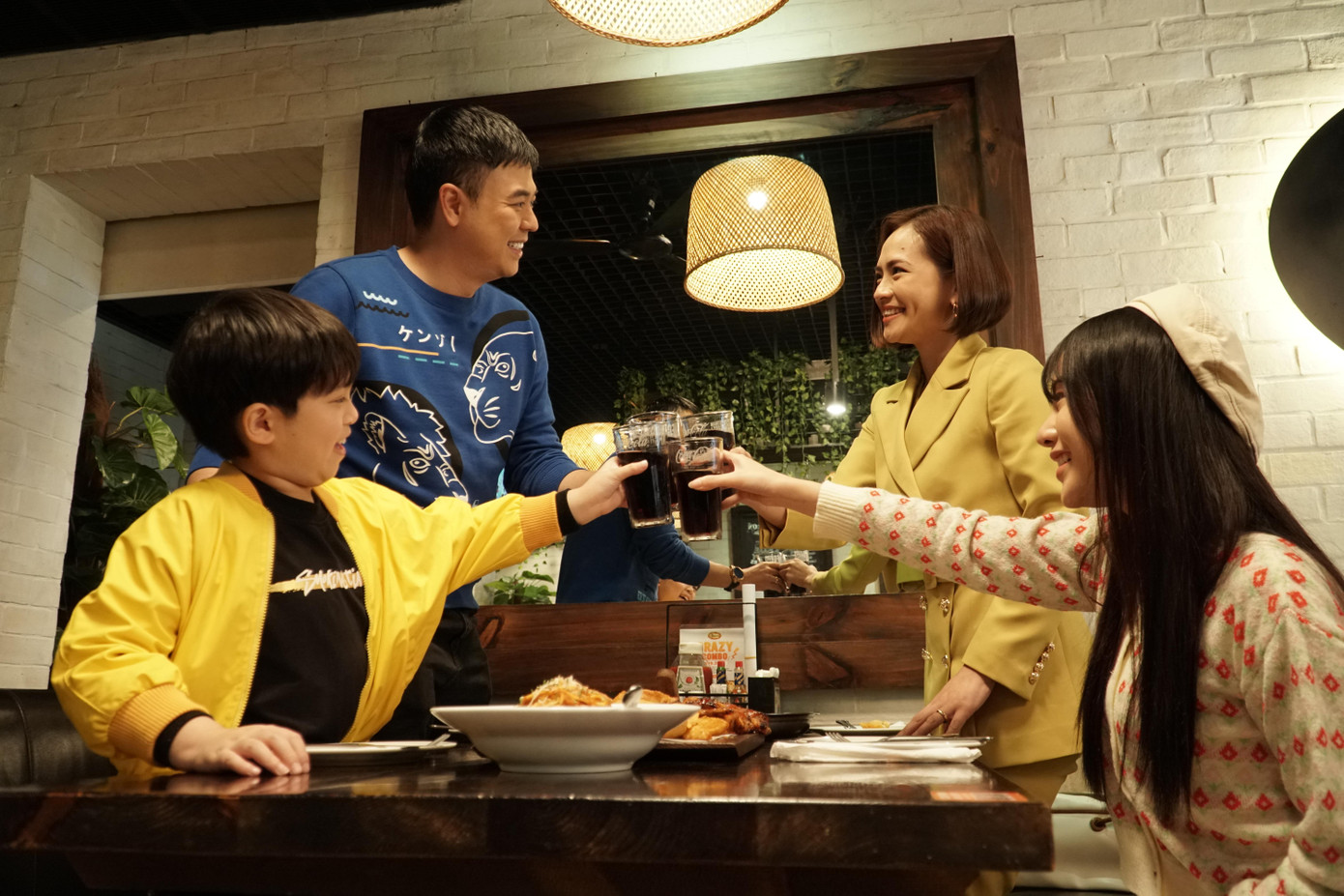 Tuấn Tú vào vai Duy Anh – người đàn ông chấp nhận 18 năm nội trợ, thay vị trí của vợ để cô có thời gian phấn đấu cho sự nghiệp riêng Tuấn Tú vào vai Duy Anh – người đàn ông chấp nhận 18 năm nội trợ, thay vị trí của vợ để cô có thời gian phấn đấu cho sự nghiệp riêng