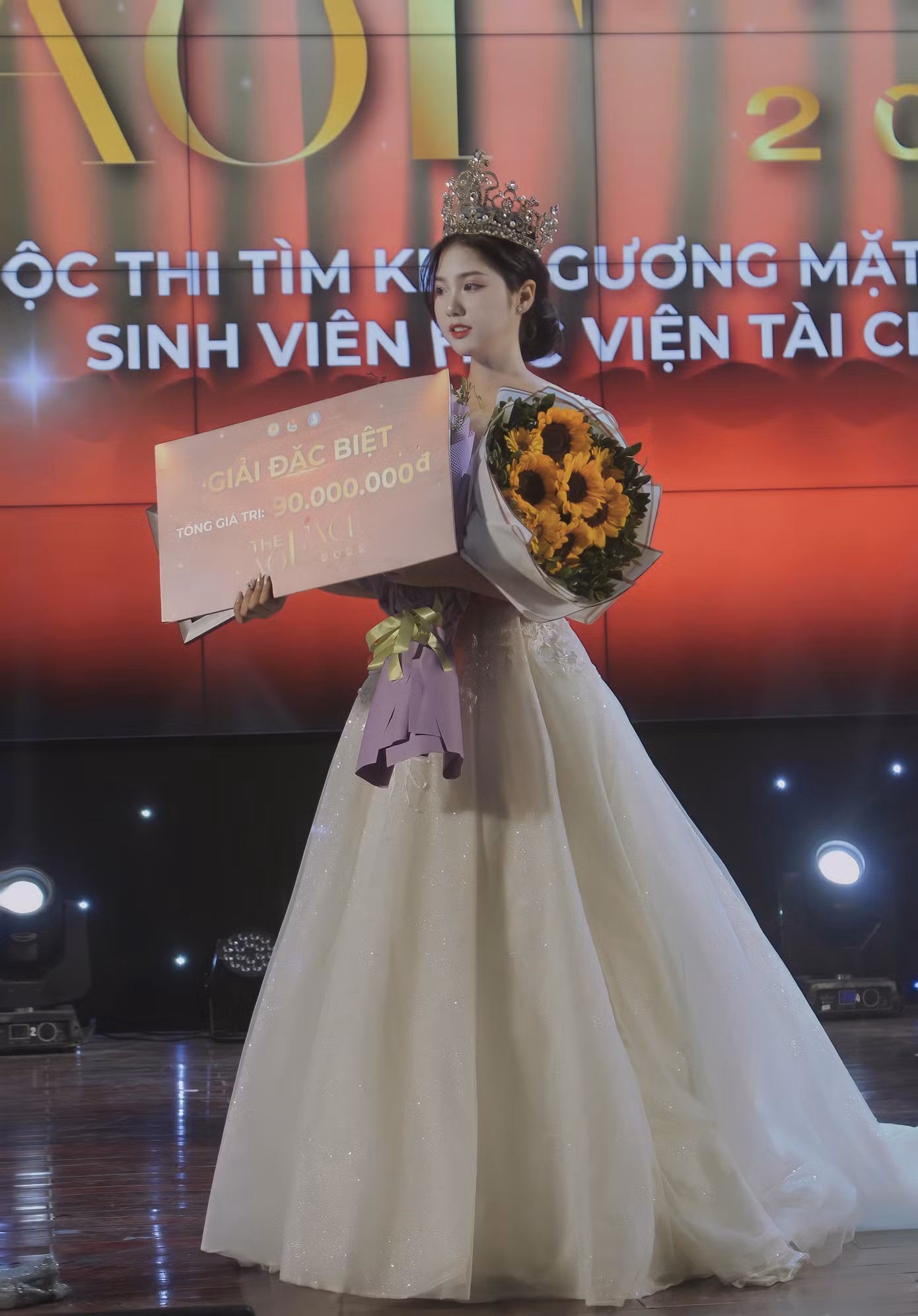 Ngày 15/04/2022 Vũ Khánh Linh đạt ngôi vị Quán quân cuộc thi The Face AOF 2022 và Giải thưởng “Gương mặt Khả ái”.