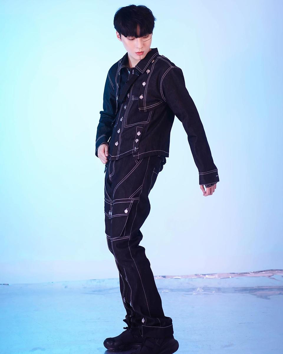 Bén duyên với nghệ thuật một cách tình cờ, Hiếu Le theo đuổi nghề mẫu ảnh đến nay đã được hơn 4 năm và nhiếp ảnh là 2 năm.