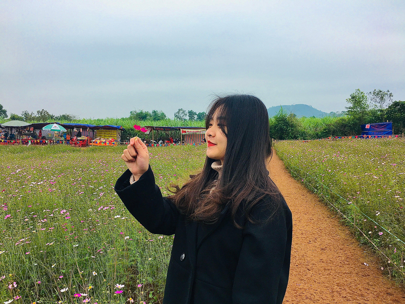 Với Thúy An, để sống có ích cho xã hội, trước tiên bạn hãy là một người sống có trách nhiệm với chính bản thân mình và gia đình.