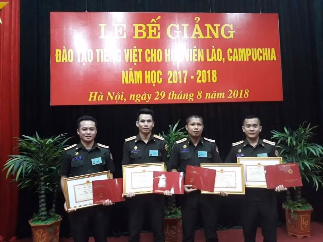 Lễ bế giảng đào tạo tiếng Việt cho học viên Lào, Campuchia năm học 2017 - 2018.