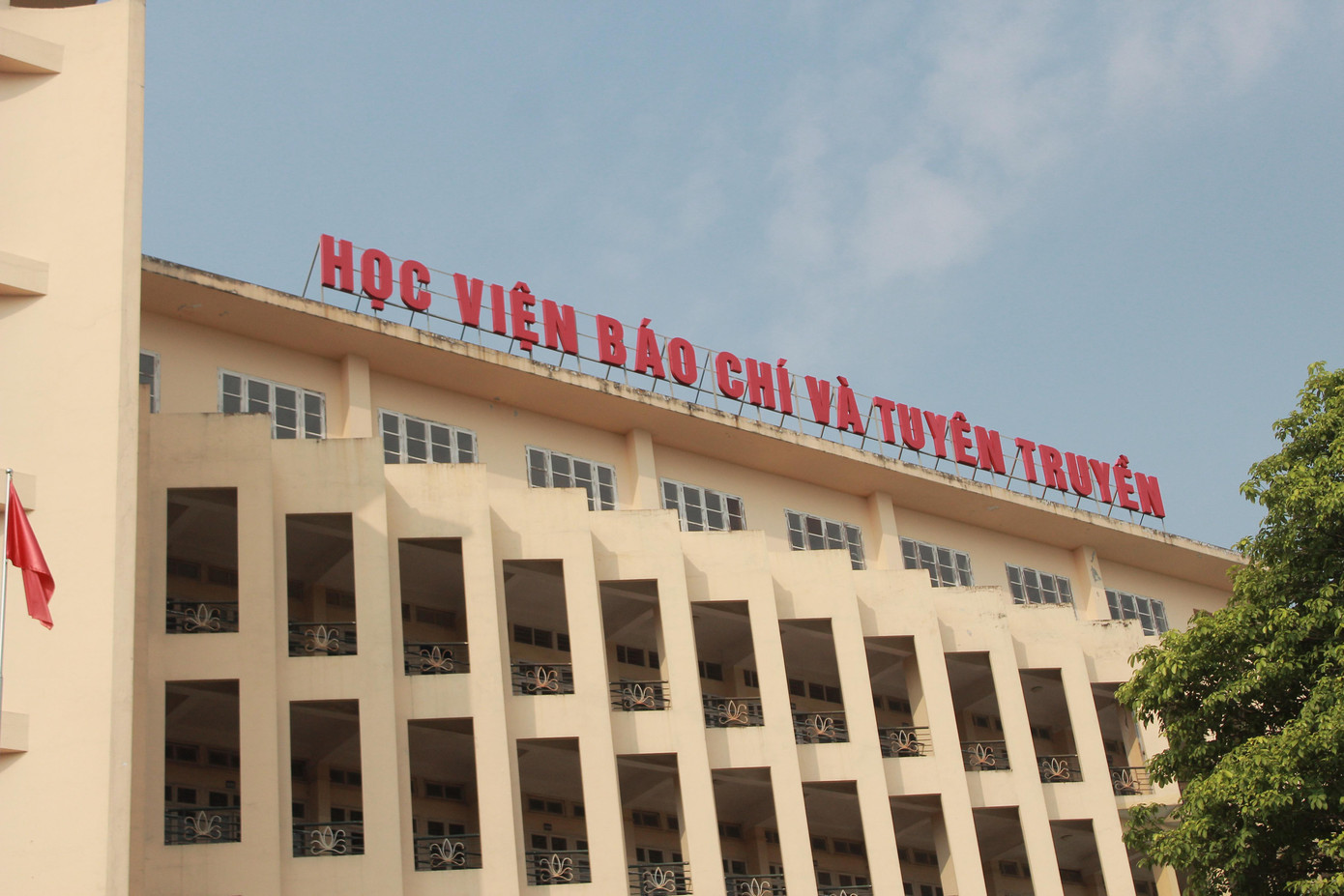 Học viện Báo chí và Tuyên truyền là ngôi trường đào tạo hàng đầu về Lý luận và Báo chí truyền thông trên cả nước. Học viện Báo chí và Tuyên truyền là ngôi trường đào tạo hàng đầu về Lý luận và Báo chí truyền thông trên cả nước.