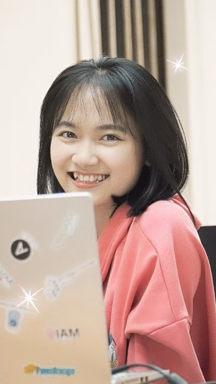 Thùy Dung chăm chỉ với những mục tiêu học tập, tham gia Đoàn thể và công việc làm thêm.