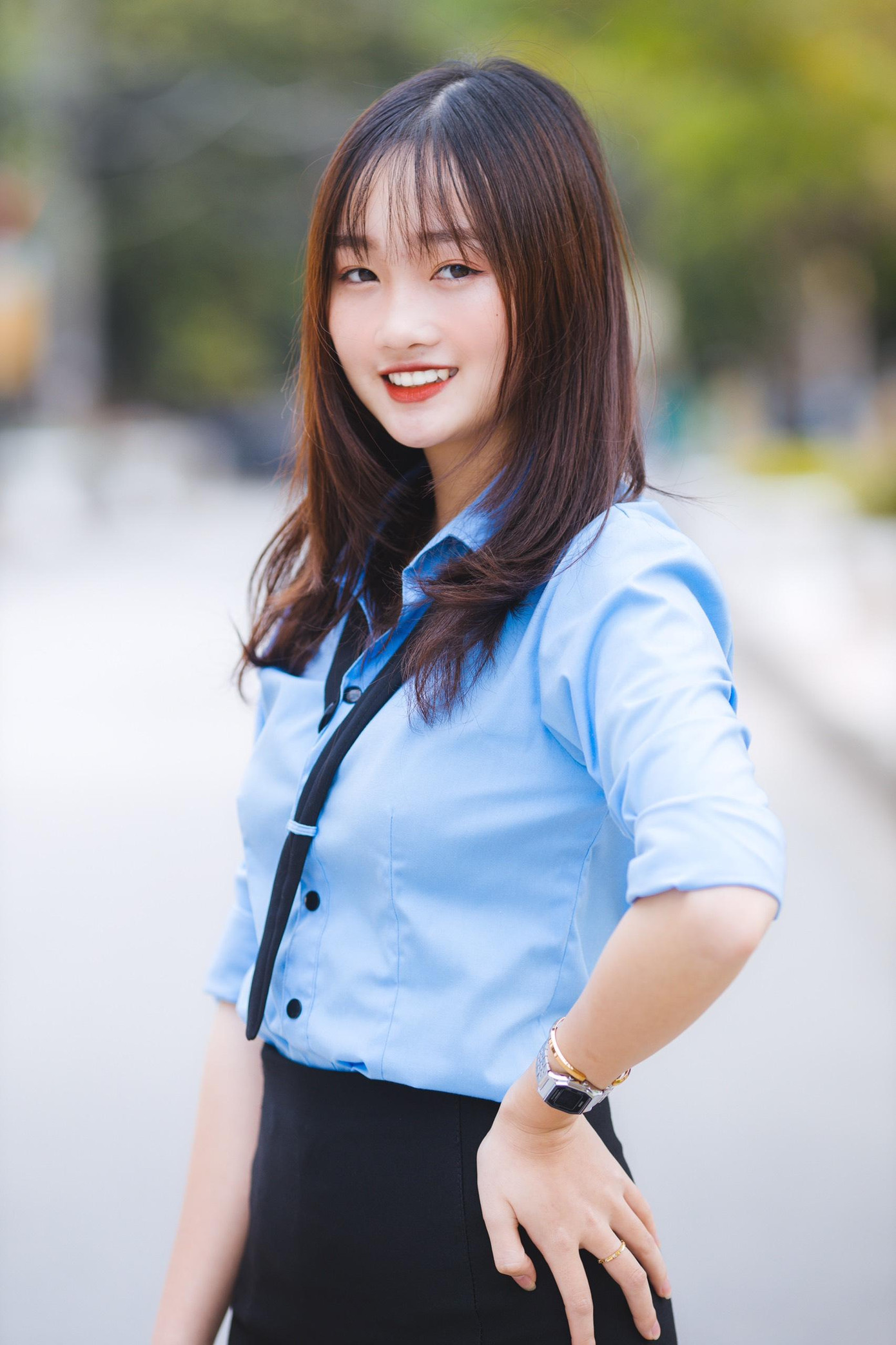 Thủ lĩnh sinh viên luôn nở nụ cười trên môi, tạo động lực tốt cho người đối diện.