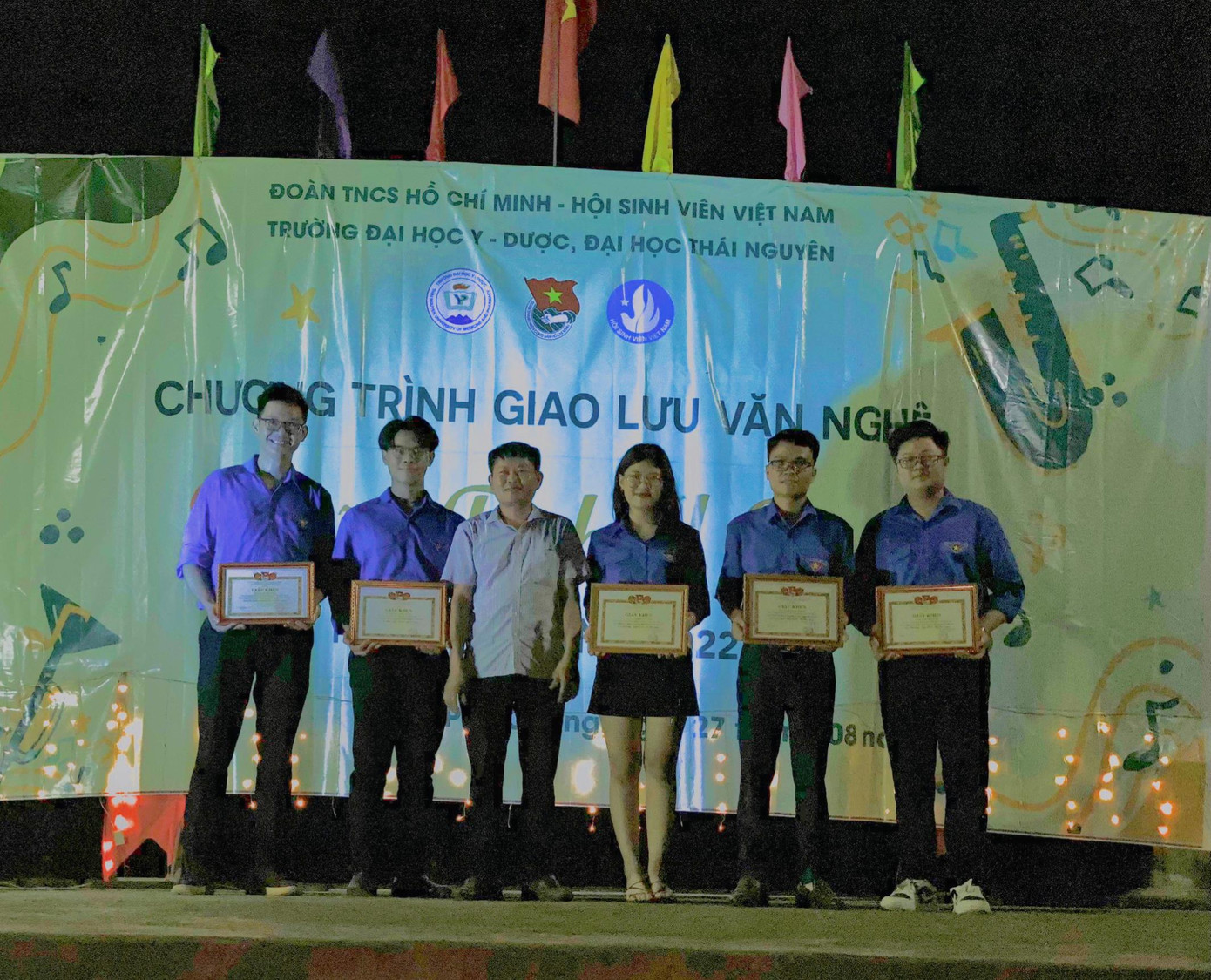 Không ít lần Hương Ly được vinh dự nhận bằng khen.