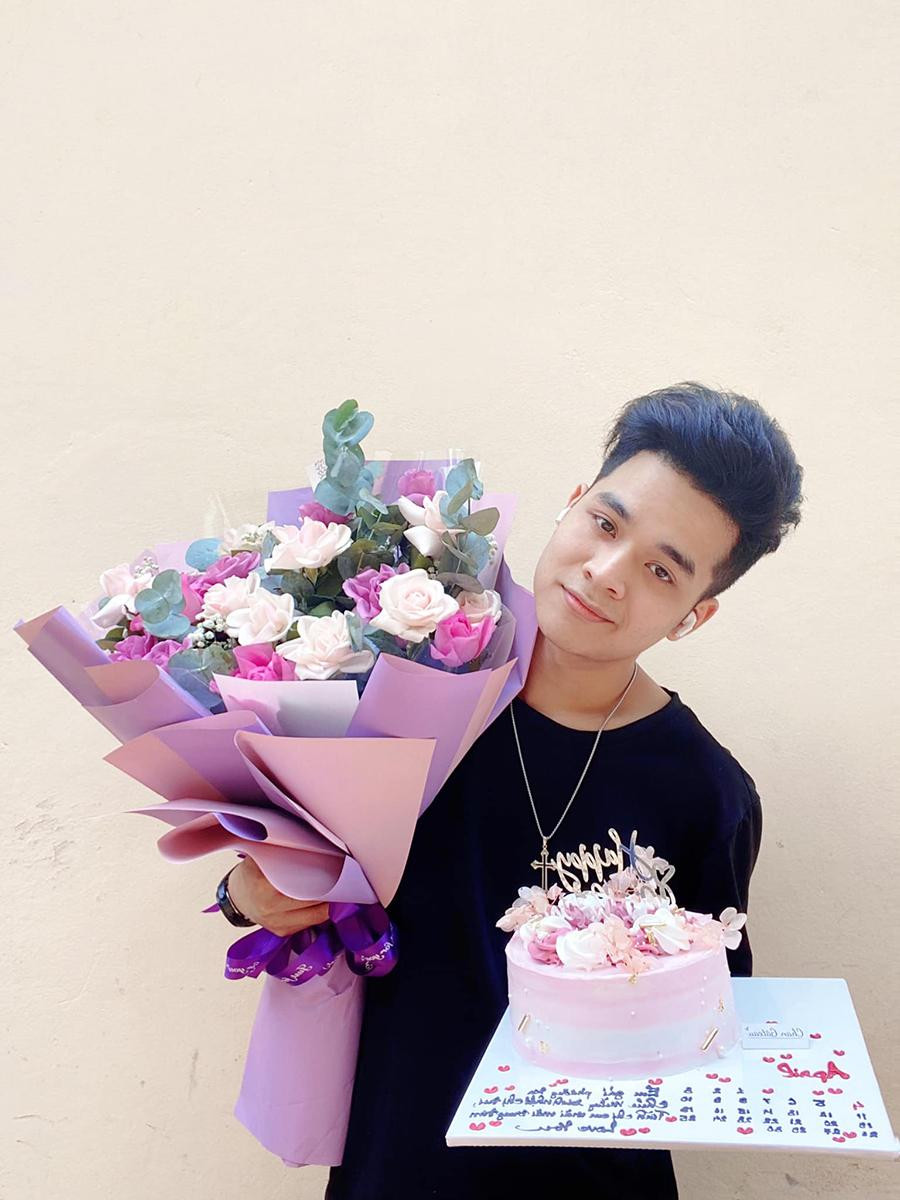 Thế Anh được biết đến là nhà sáng tạo nôi dung trên mạng xã hội.