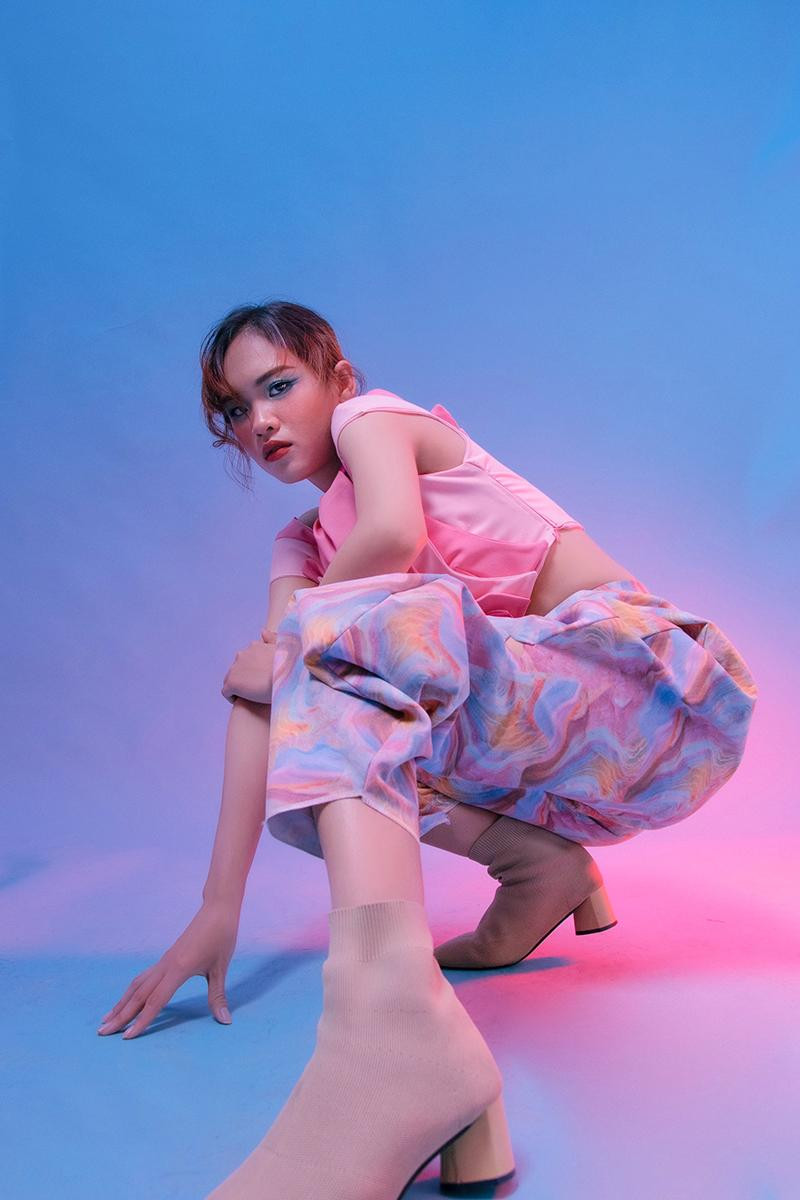 Bắt đầu khó khăn với khuyết điểm “lưng tôm” và đặc biệt chưa có hình ảnh làm profile, tuy nhiên, Gia Hân đã khắc phục và đang dần khẳng định bản thân mỗi ngày.