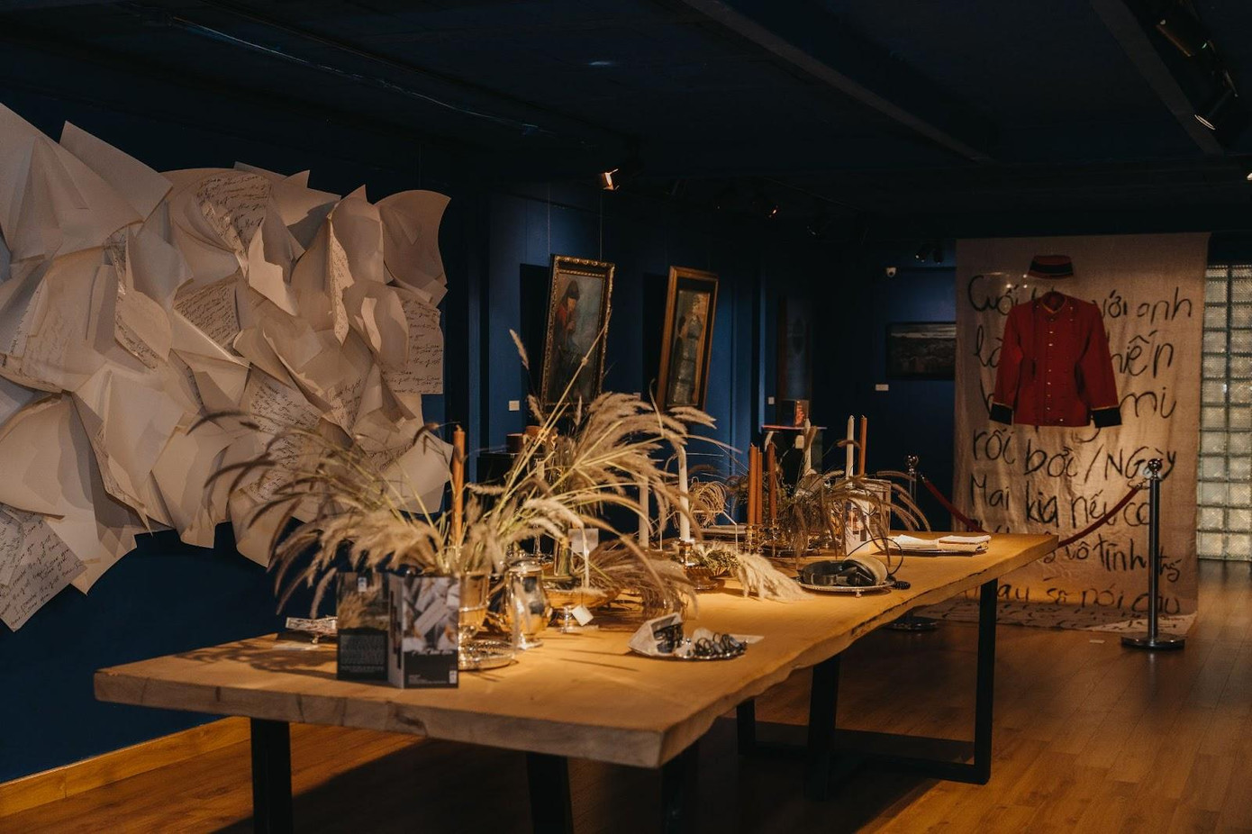 Một góc không gian triển lãm “First Time” dưới con mắt nghệ thuật của Art Director Minh Ngọc.