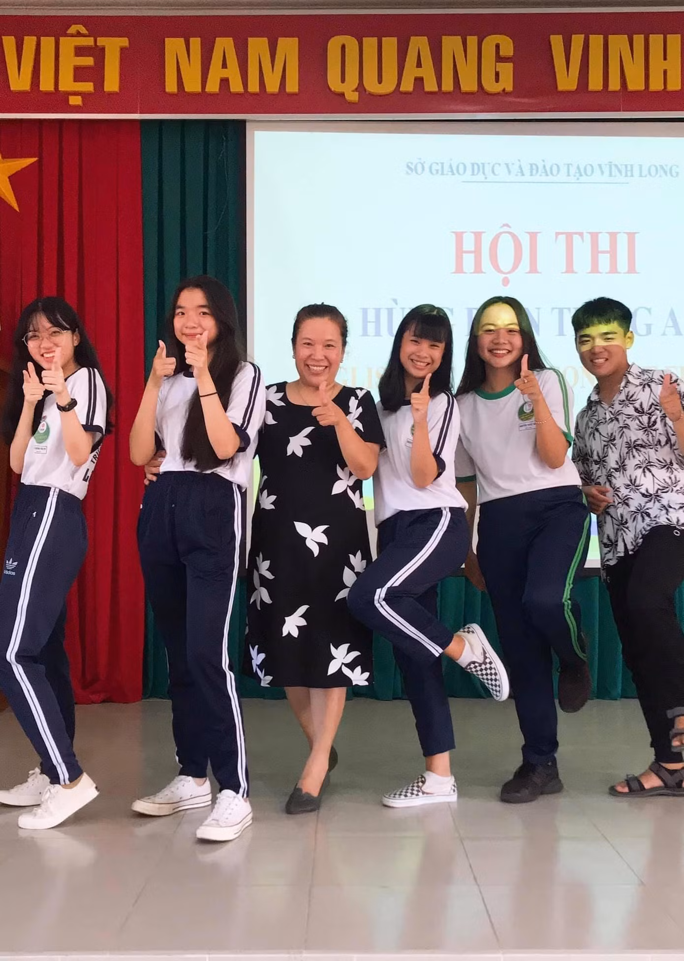 Bên cạnh việc kinh doanh nến thơm The Rémini-scent, Lê Vy còn đại diện học sinh toàn trường tham gia cuộc thi HBTA và đạt giải nhất cấp tỉnh.