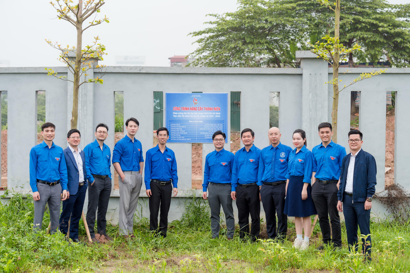 Lễ gắn biển Công trình “Hàng cây thanh niên”. Lễ gắn biển Công trình “Hàng cây thanh niên”.