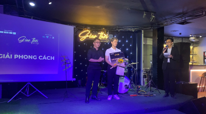 Đội thi phong cách nhất: Câu lạc bộ âm nhạc Trường Đại học Phương Đông với ca khúc Trái tim bên lề.