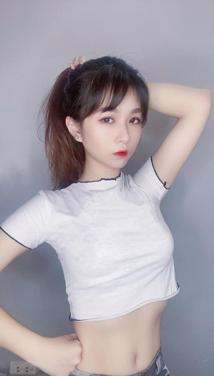 Minh Châu sở hữu ngoại hình xinh đẹp cùng vóc dáng chuẩn mẫu.