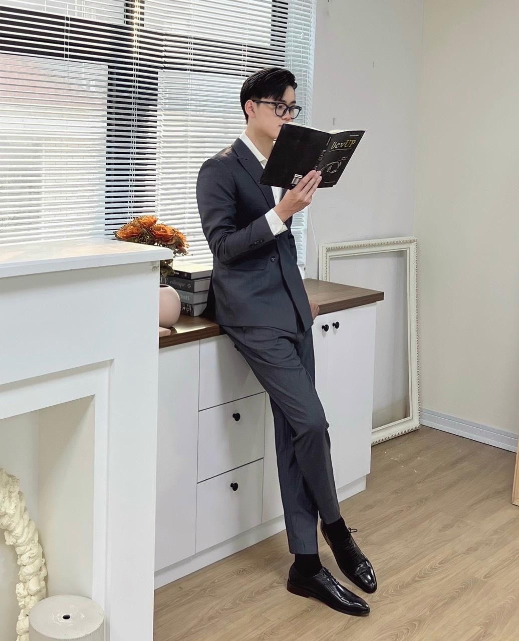 Quốc Hưng hiện đang làm công việc của một tư vấn viên bảo hiểm và startup thời trang. Quốc Hưng hiện đang làm công việc của một tư vấn viên bảo hiểm và startup thời trang.