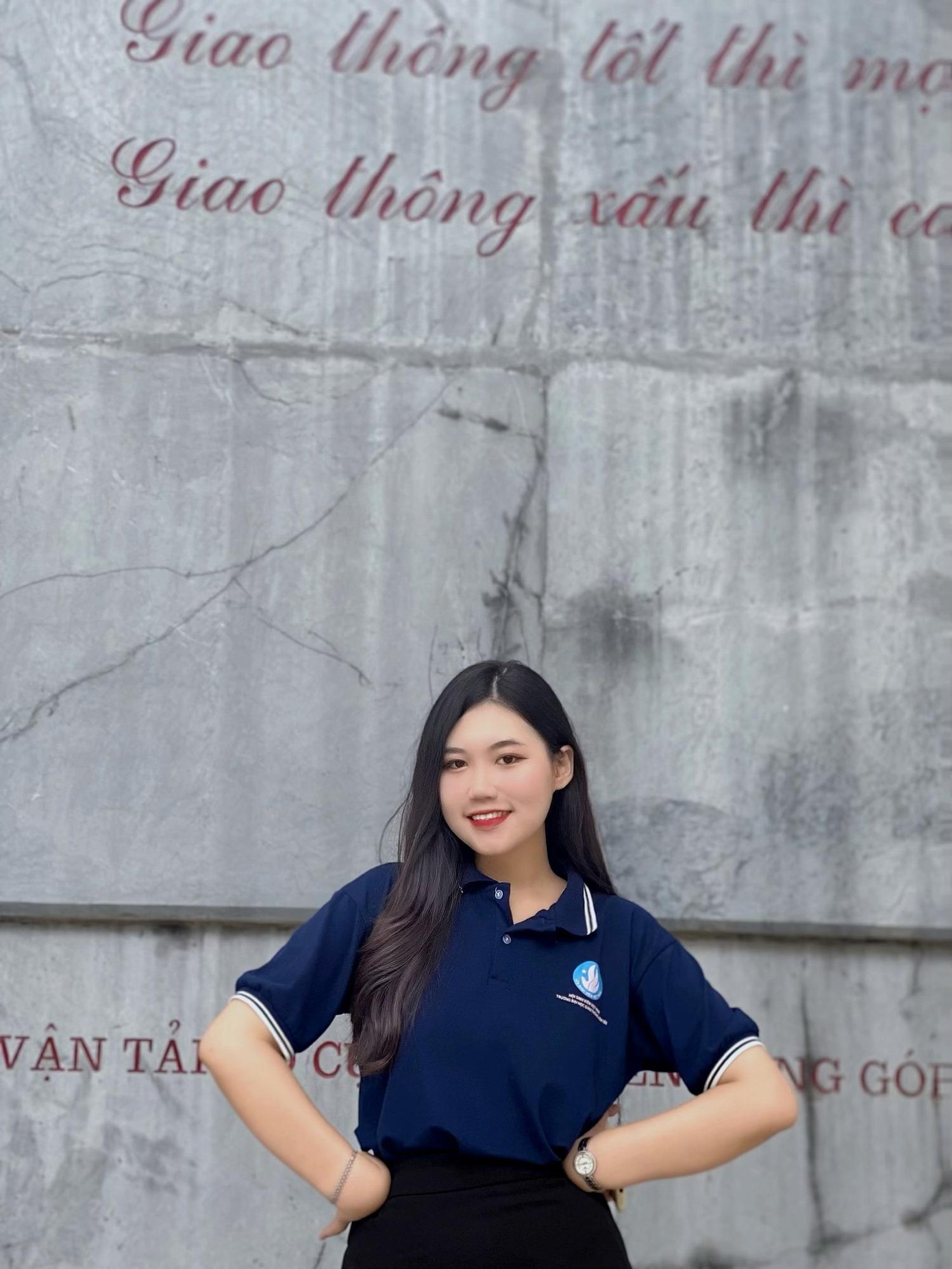 Bước ngoặt bắt đầu ngay từ năm nhất đại học khi Khánh Linh tham gia vào Hội Sinh viên trường.