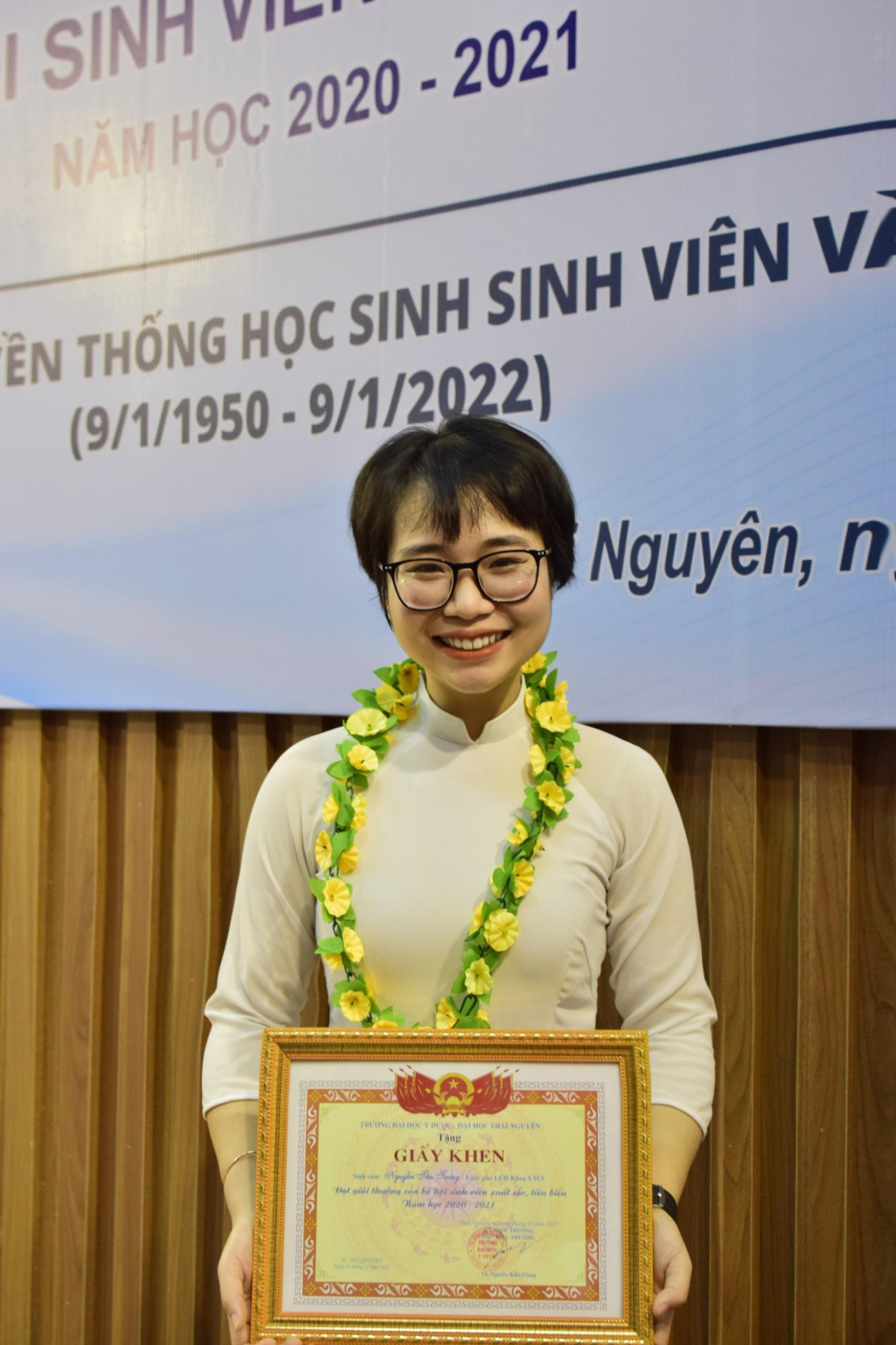 Là một sinh viên tiêu biểu trong 6 năm học, Thu Trang nhận được rất nhiều giấy khen và giải thưởng quý giá.