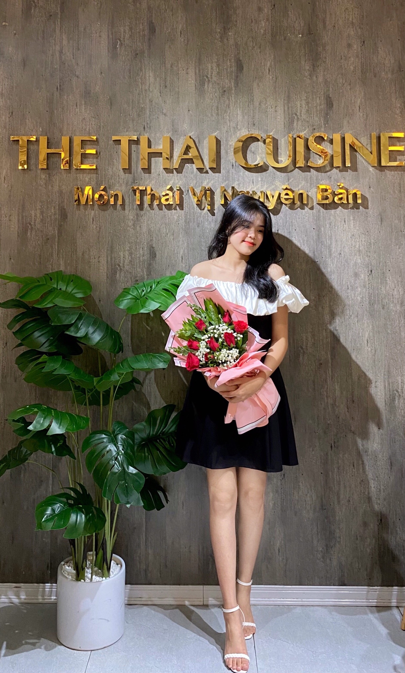 Năm 2023 sẽ là năm đặc biệt với Thu Hằng bởi nó là dấu mốc tốt nghiệp đại học và chuẩn bị cho con đường sự nghiệp sắp tới. Năm 2023 sẽ là năm đặc biệt với Thu Hằng bởi nó là dấu mốc tốt nghiệp đại học và chuẩn bị cho con đường sự nghiệp sắp tới.