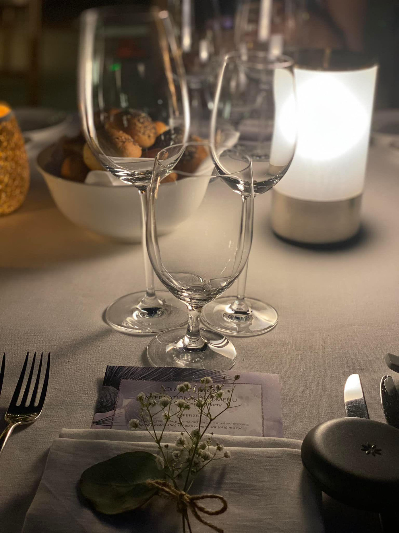 Thức ăn nhẹ và đồ uống là những thứ không thể thiếu giúp bạn tạo nên một bữa tiệc hồ bơi hoàn hảo (Ảnh: Facebook Đàm Ngọc Bích). Thức ăn nhẹ và đồ uống là những thứ không thể thiếu giúp bạn tạo nên một bữa tiệc hồ bơi hoàn hảo (Ảnh: Facebook Đàm Ngọc Bích).