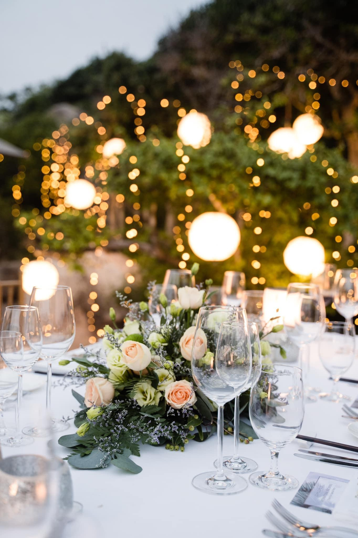 Ngoài âm thanh, ánh sáng lấp lánh từ những chiếc đèn cũng giúp bữa tiệc của bạn trở nên tuyệt vời hơn (Ảnh: Facebook Đàm Ngọc Bích). Ngoài âm thanh, ánh sáng lấp lánh từ những chiếc đèn cũng giúp bữa tiệc của bạn trở nên tuyệt vời hơn (Ảnh: Facebook Đàm Ngọc Bích).