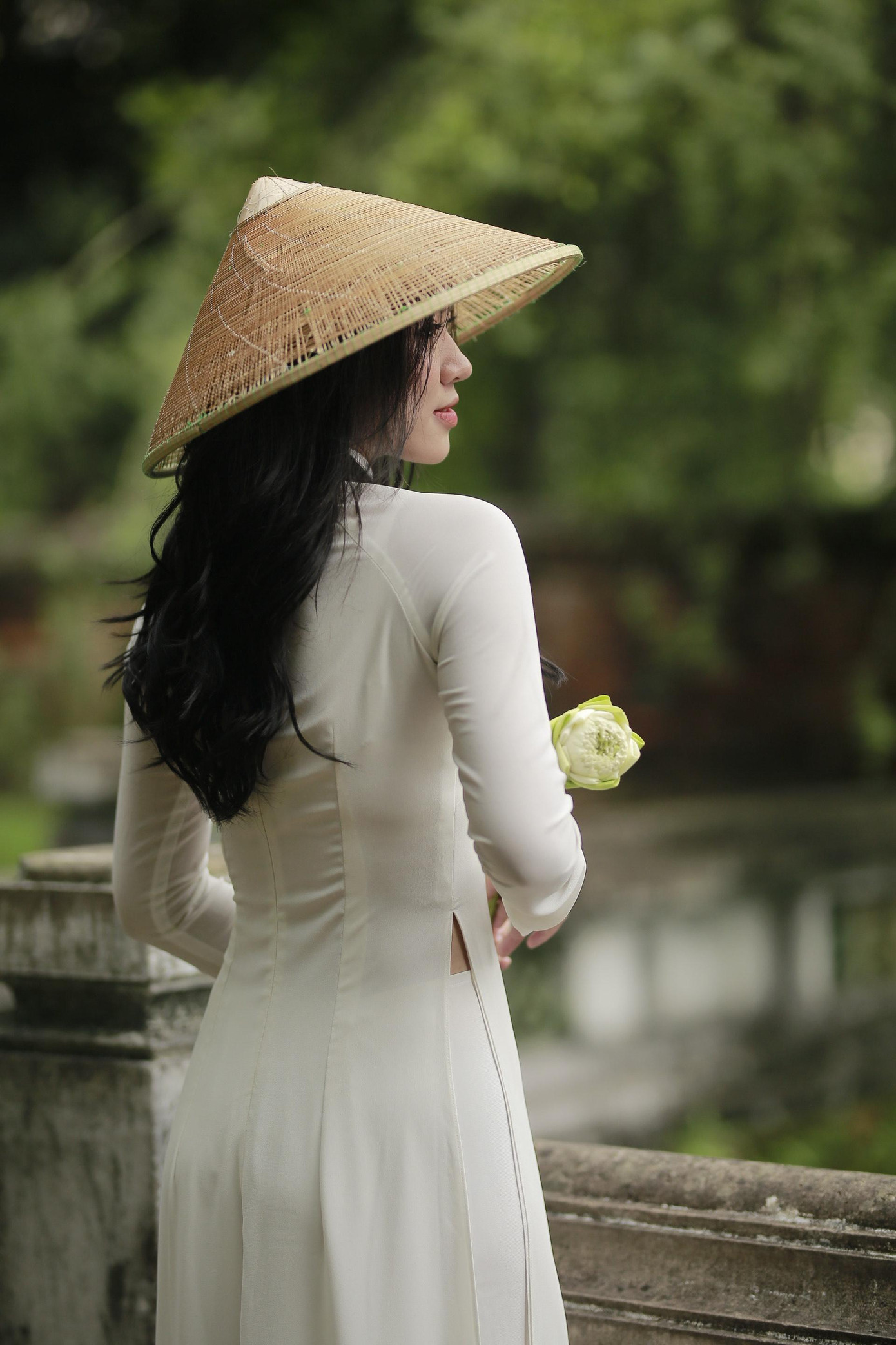 Dành niềm đam mê kinh doanh từ nhỏ, năm 19 tuổi, cô bạn đã đi làm thêm và ấp ủ mở shop kinh doanh thời trang.