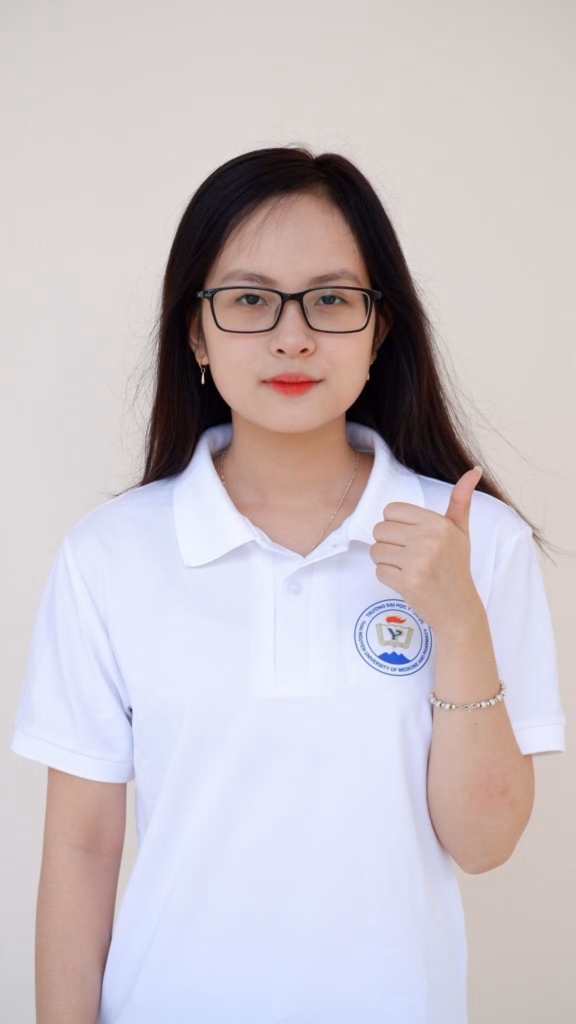 Hiện tại Hồng Hạnh đang là cộng tác viên chính cho trung tâm tư vấn và hỗ trợ học sinh, sinh viên Trường Đại học Y Dược Thái Nguyên.