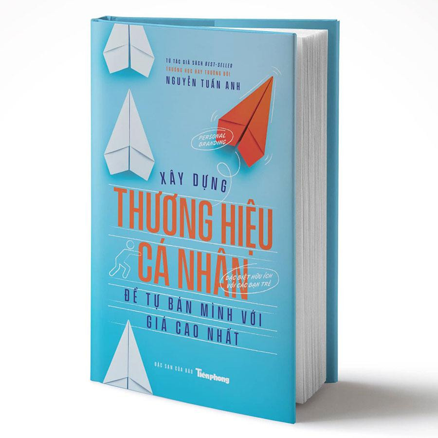 Lan Chi thường đọc những cuốn sách về kỹ năng sống, điển hình là "Xây dựng thương hiệu cá nhân để tự bán mình với giá cao nhất" của diễn giả, nhà báo Nguyễn Tuấn Anh. Lan Chi thường đọc những cuốn sách về kỹ năng sống, điển hình là "Xây dựng thương hiệu cá nhân để tự bán mình với giá cao nhất" của diễn giả, nhà báo Nguyễn Tuấn Anh.