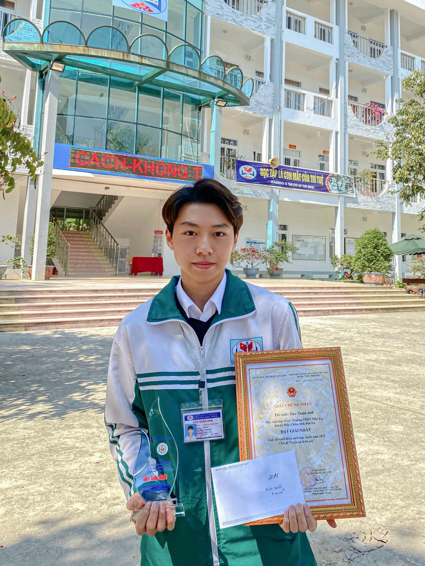 Xuân Anh mong ước có thể lan toả thật nhiều điều tích cực đến với mọi người và mong muốn có thể giúp đỡ được thật nhiều người dù chỉ là những việc nhỏ nhất.