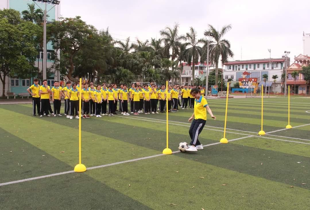 Là cán bộ lớp, Ánh luôn là người tạo ra môi trường hòa thuận, có kỉ niệm đẹp để lớp trở nên gắn bó.