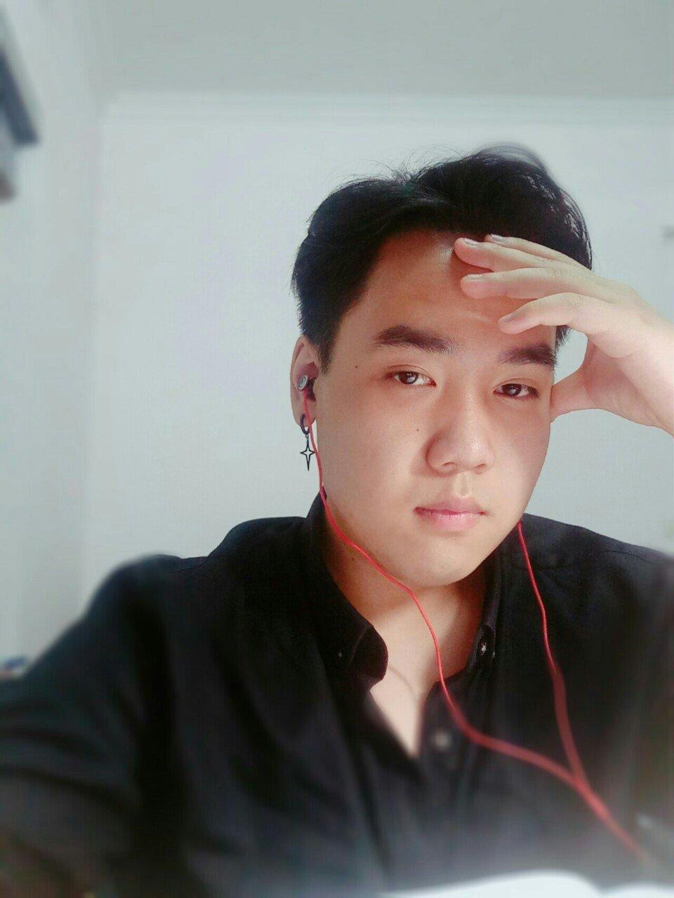 Ngô Hoàng Long (20 tuổi) đang là sinh viên chuyên ngành Xây dựng Dân dụng và Công nghiệp tại Trường Đại học Xây dựng Hà Nội.