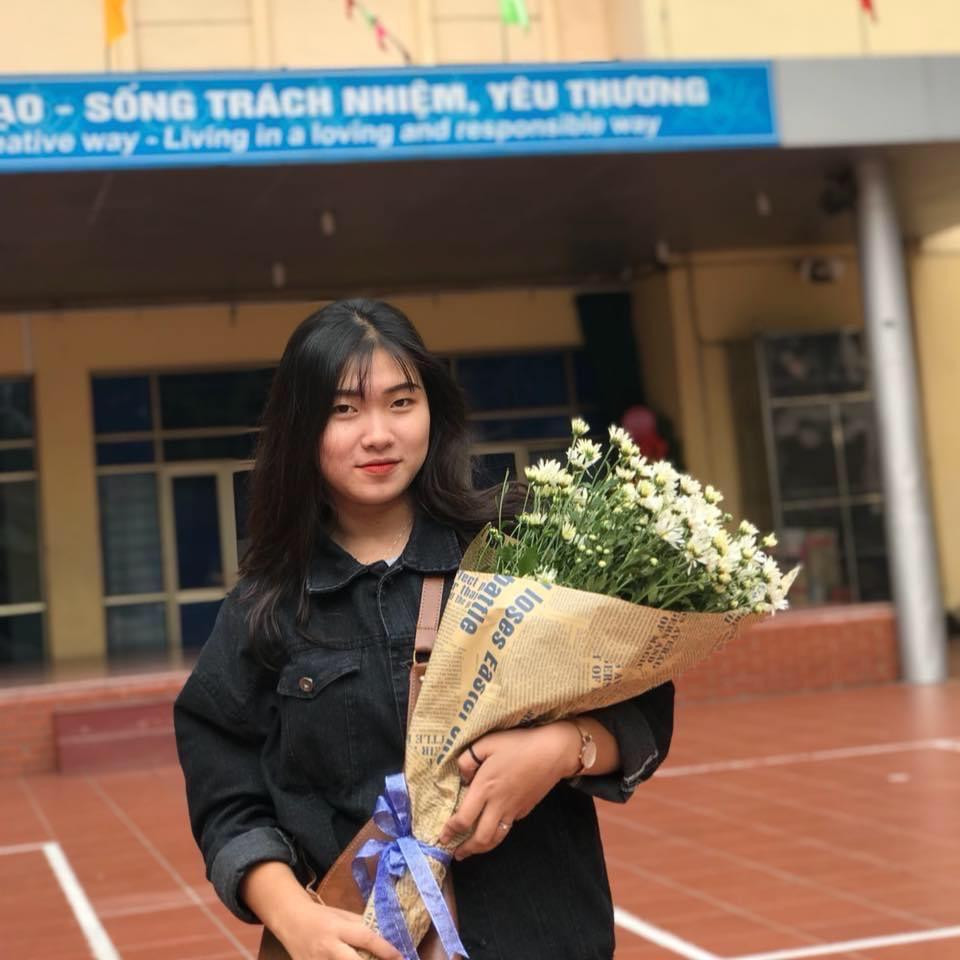 Kết thúc học kỳ I năm học 2021-2022, Trâm đạt điểm trung bình tích lũy 3.71 (thang điểm 4) và đạt học bổng khuyến khích học tập loại xuất sắc.