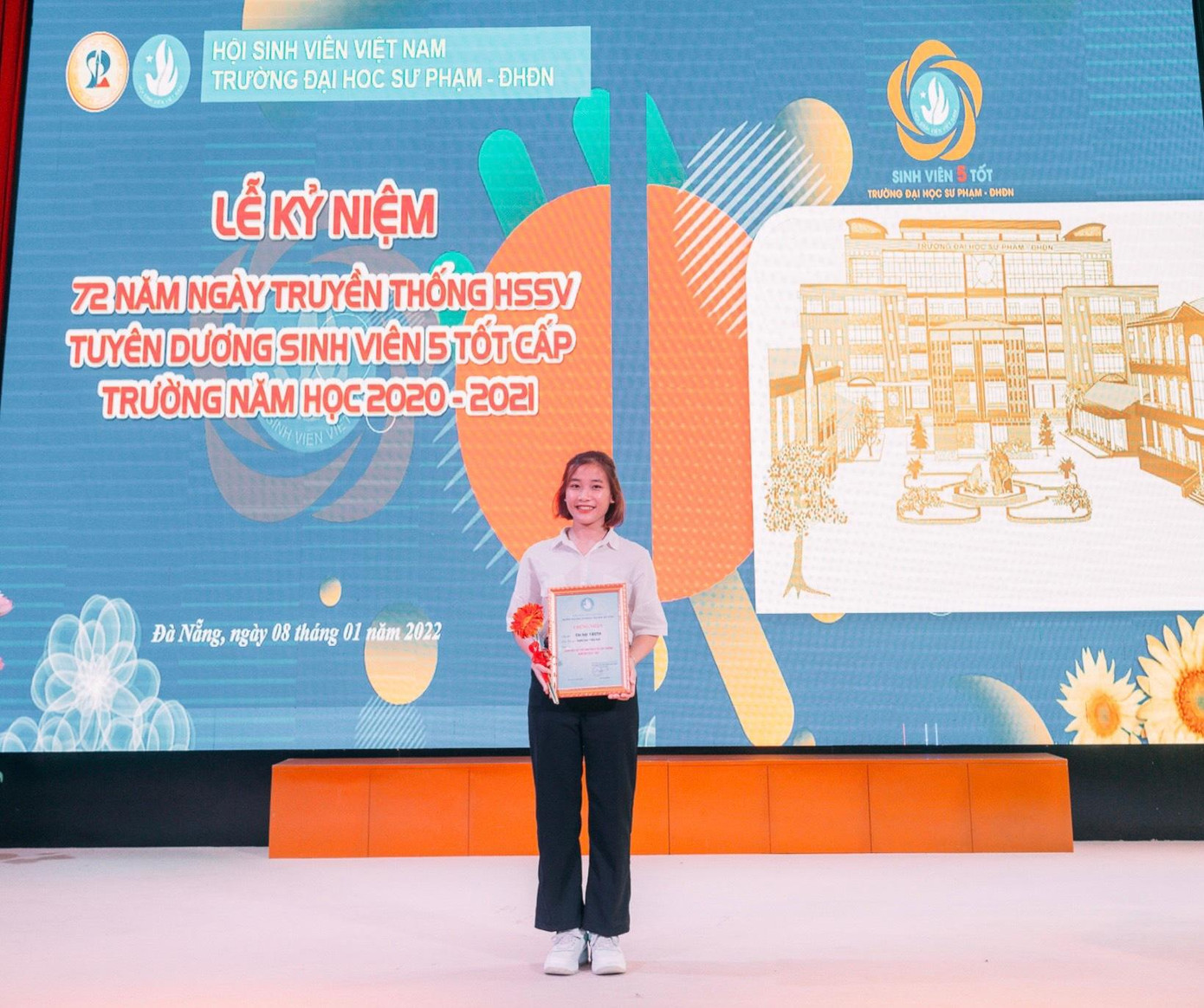 Thúy Ngân đạt Danh hiệu Sinh viên 5 tốt cấp trường năm học 2020 - 2021.