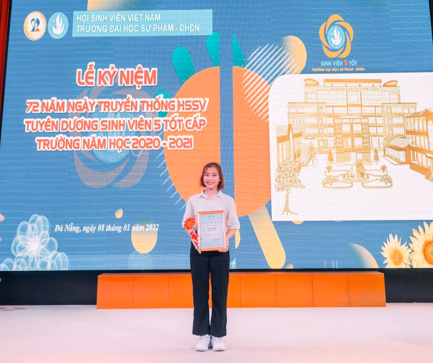 Thúy Ngân đạt Danh hiệu Sinh viên 5 tốt cấp trường năm học 2020 - 2021.