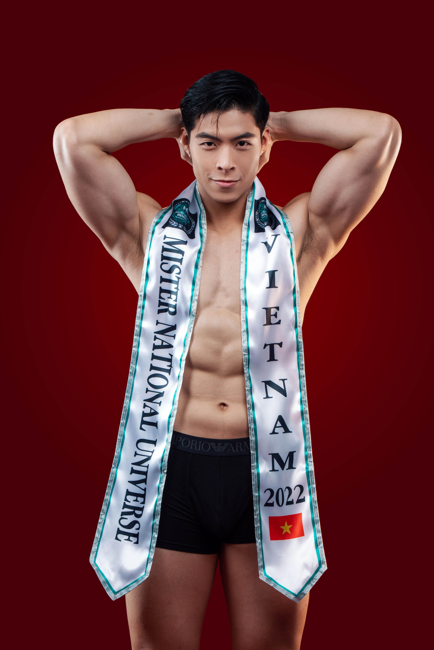 Phi Việt khoe hình thể rực lửa tại Mister National Universe 2022.