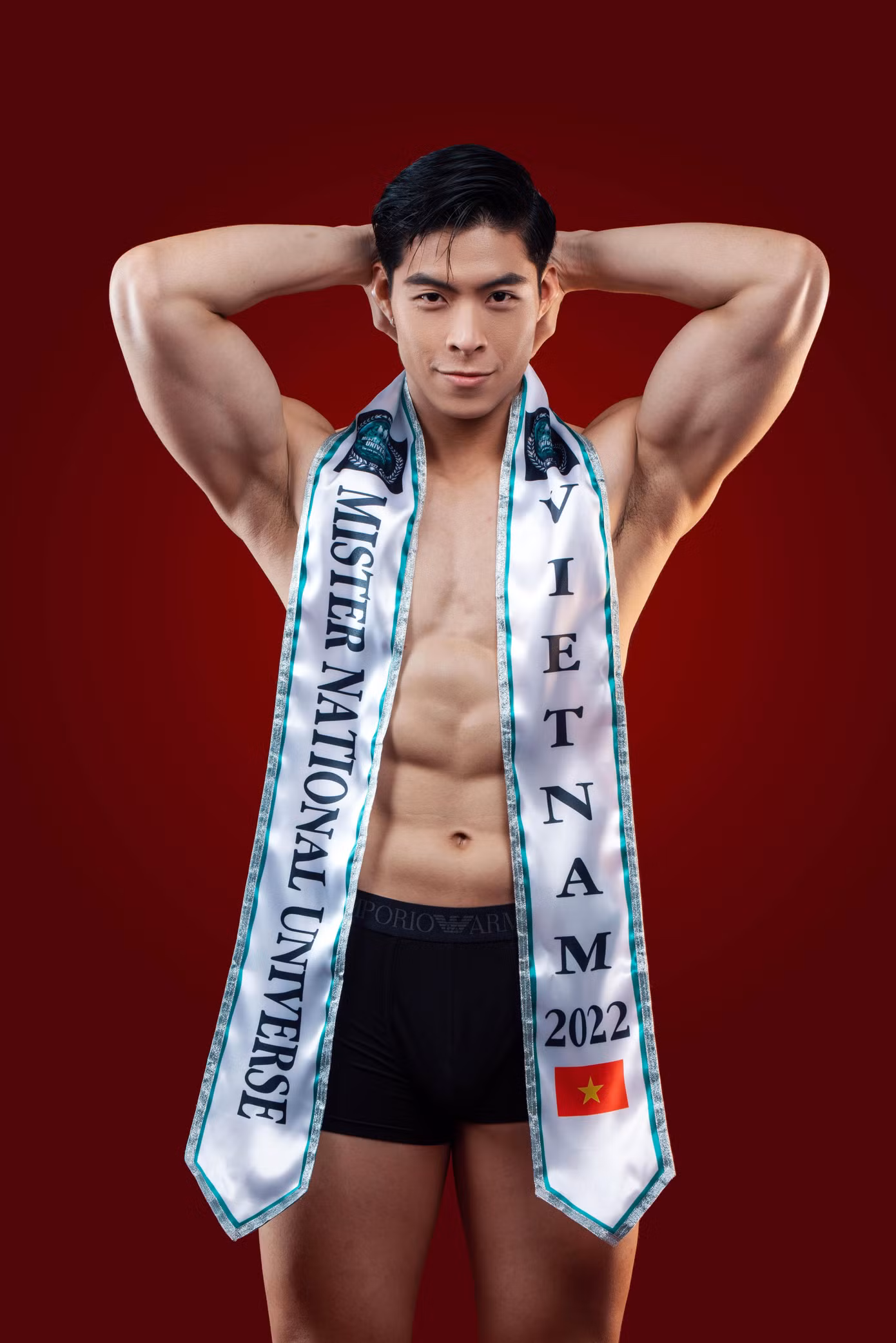 Phi Việt khoe hình thể rực lửa tại Mister National Universe 2022.