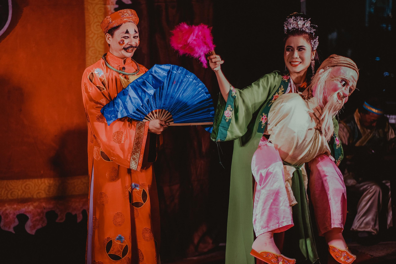 Lối diễn đặc sắc trong trích đoạn “Ông già cõng vợ đi xem hội".